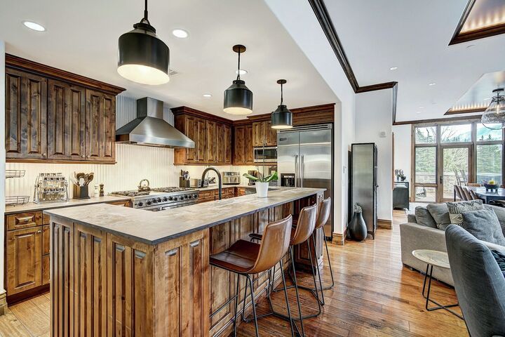 3 Bdrm Premier Residence - Kitchen