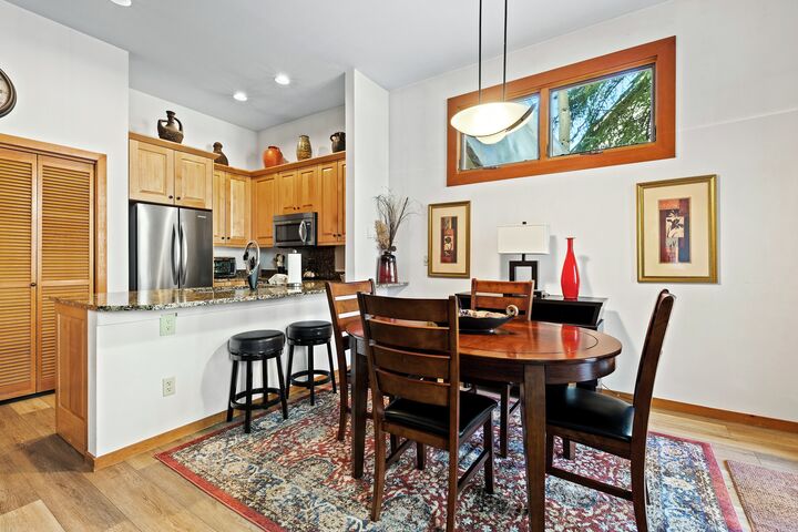 Dining Area & Kitchen