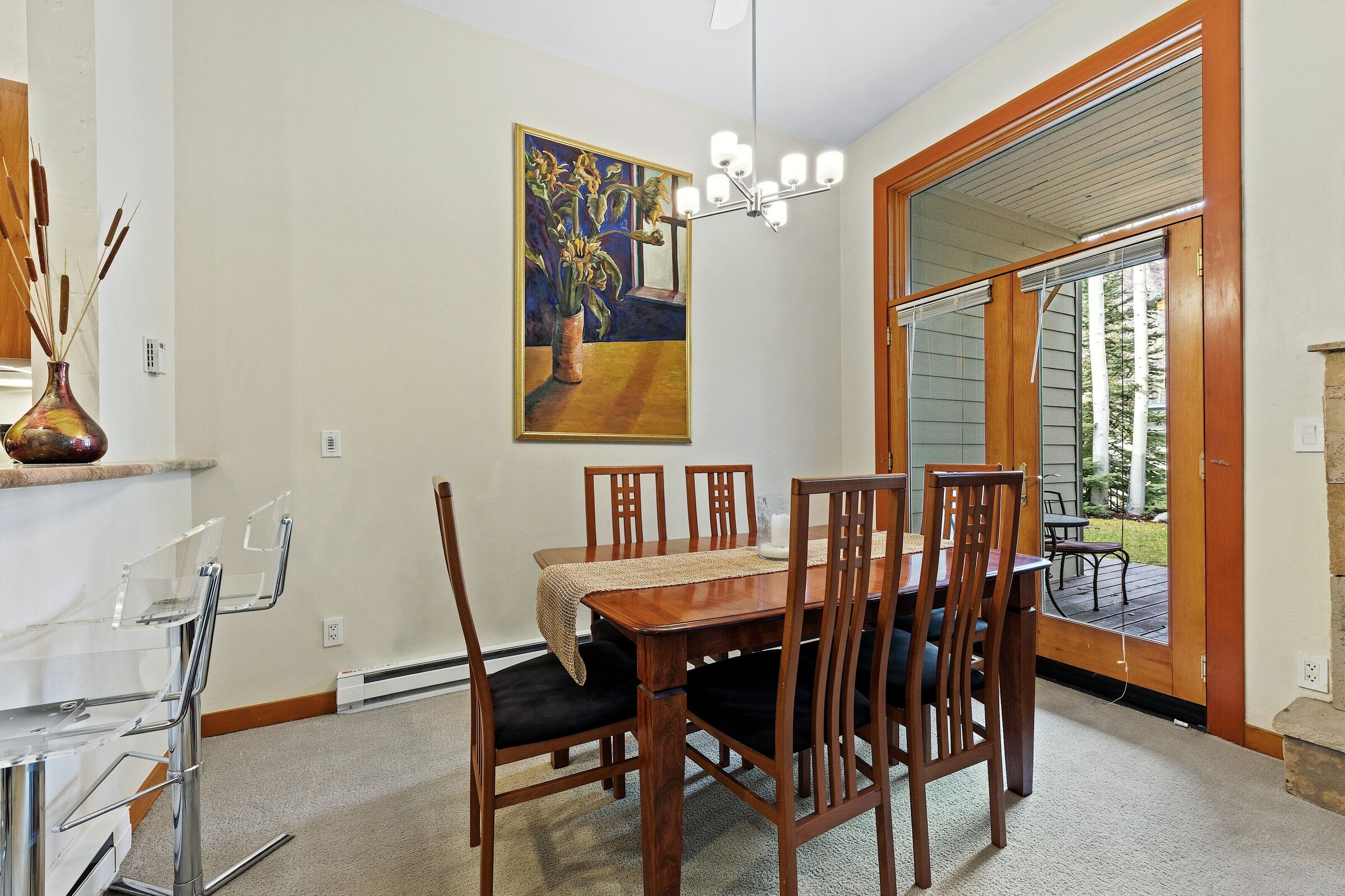 Coldstream 33 - Dining Area