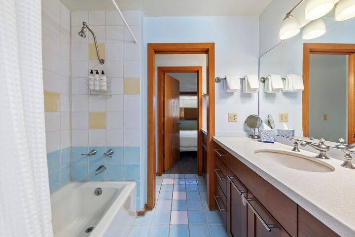 Shared Ensuite Bathroom