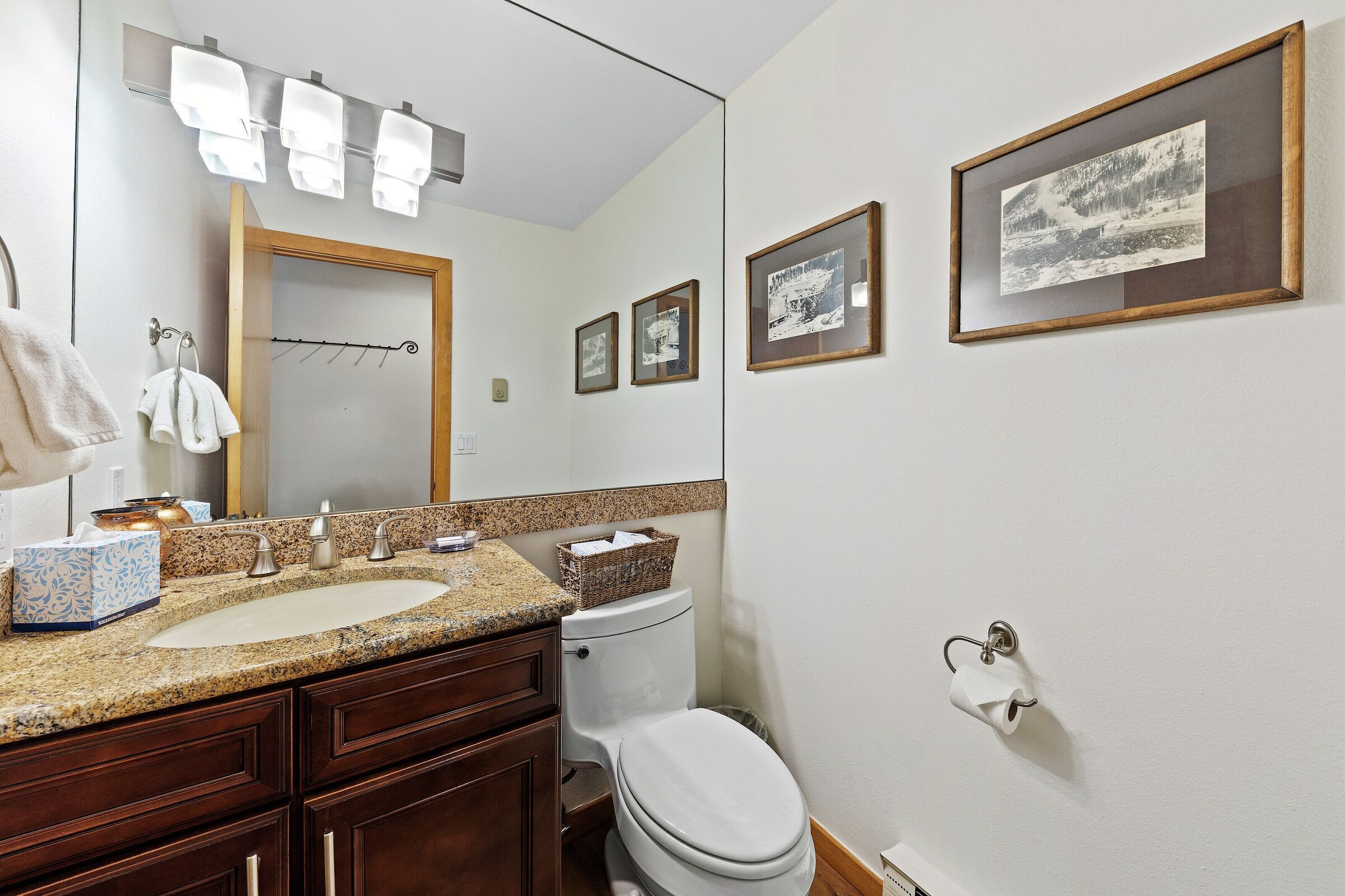 Coldstream 43 - Half Bathroom