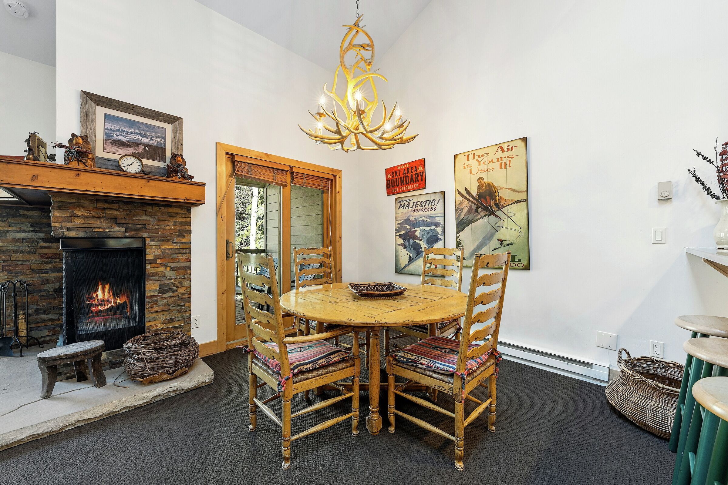 Coldstream 32 - Dining Area