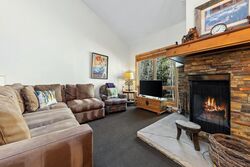Coldstream 32 - Living Area