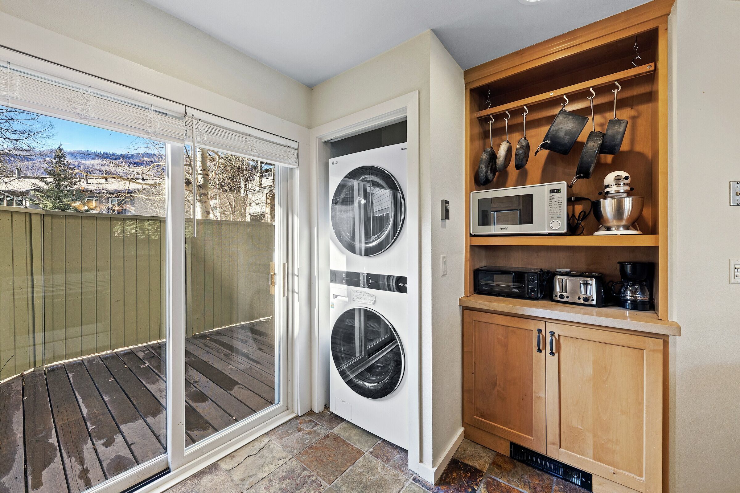 Coldstream 39 - Kitchen & Laundry