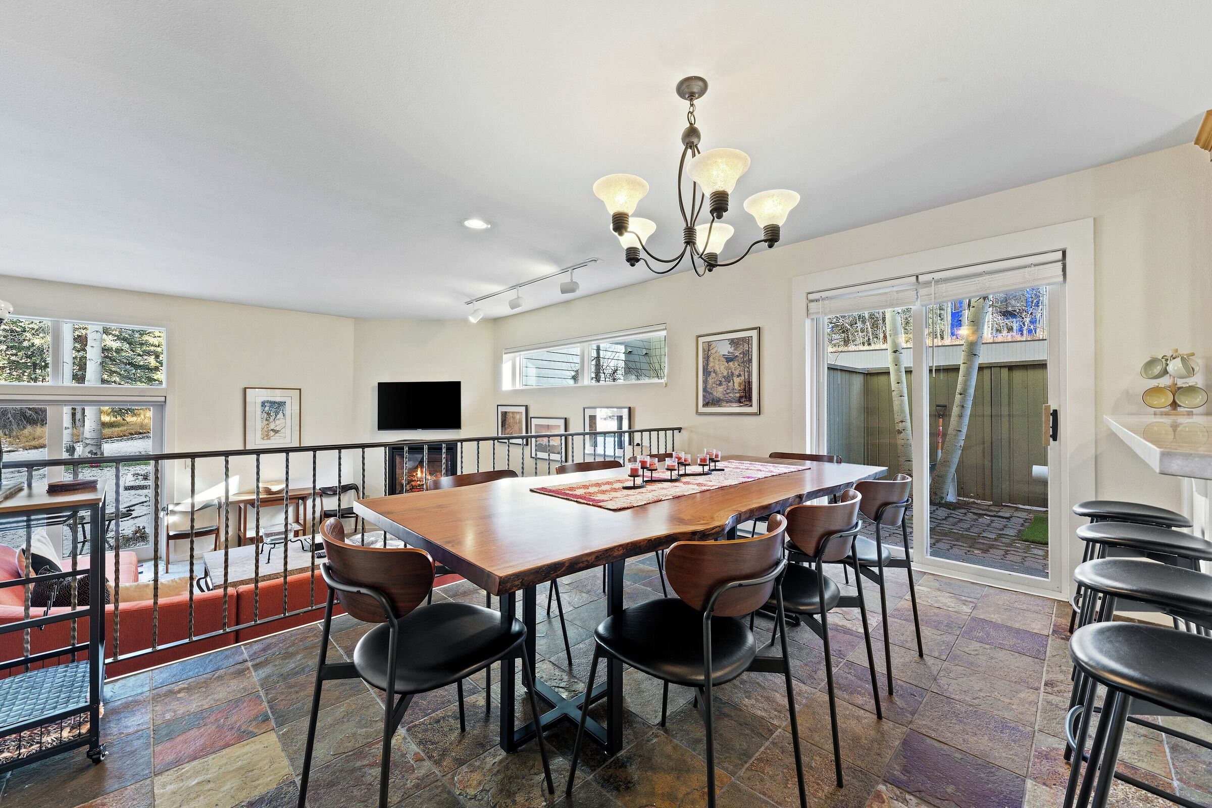 Coldstream 39 - Dining Area