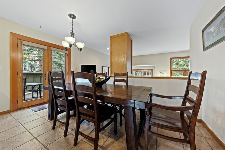 Coldstream 6 - Dining Area