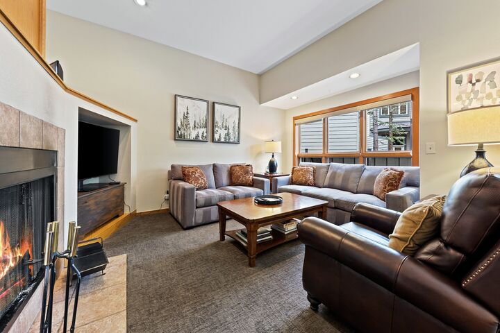 Coldstream 6 - Living Area