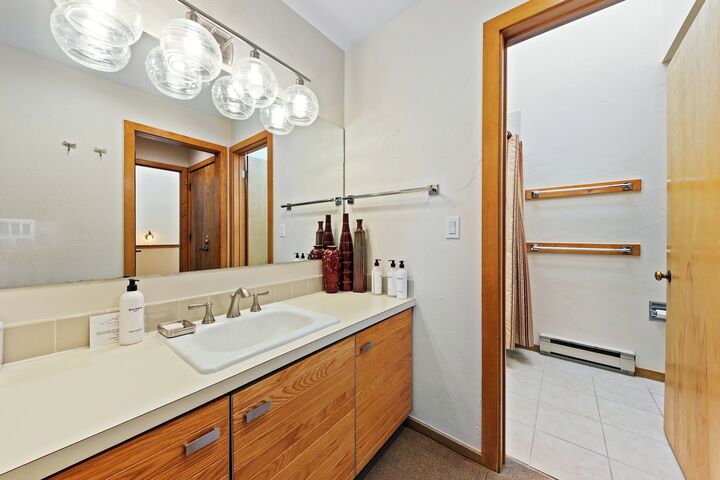 Master Ensuite Bathroom