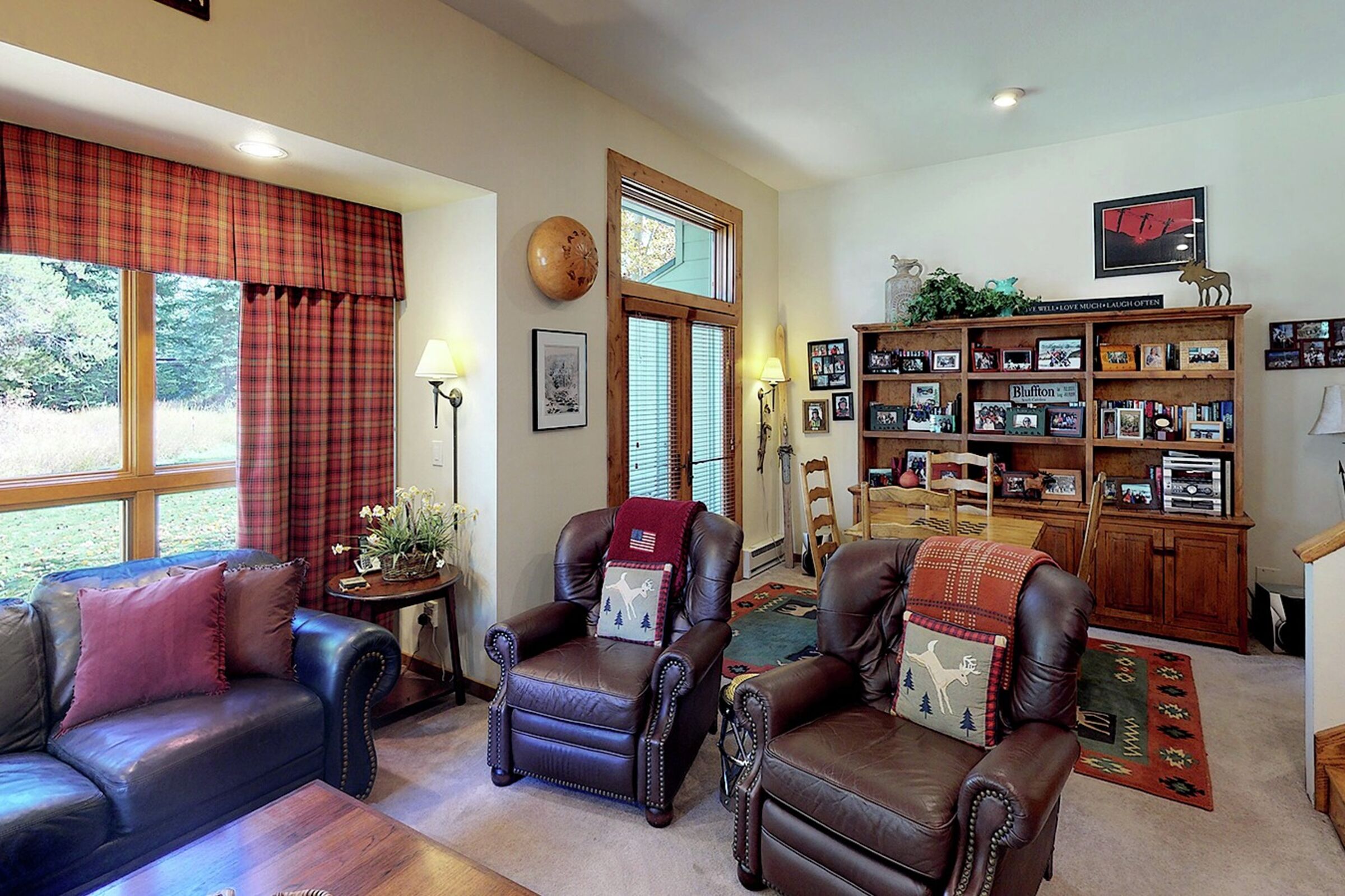 Coldstream 36 - Living Area