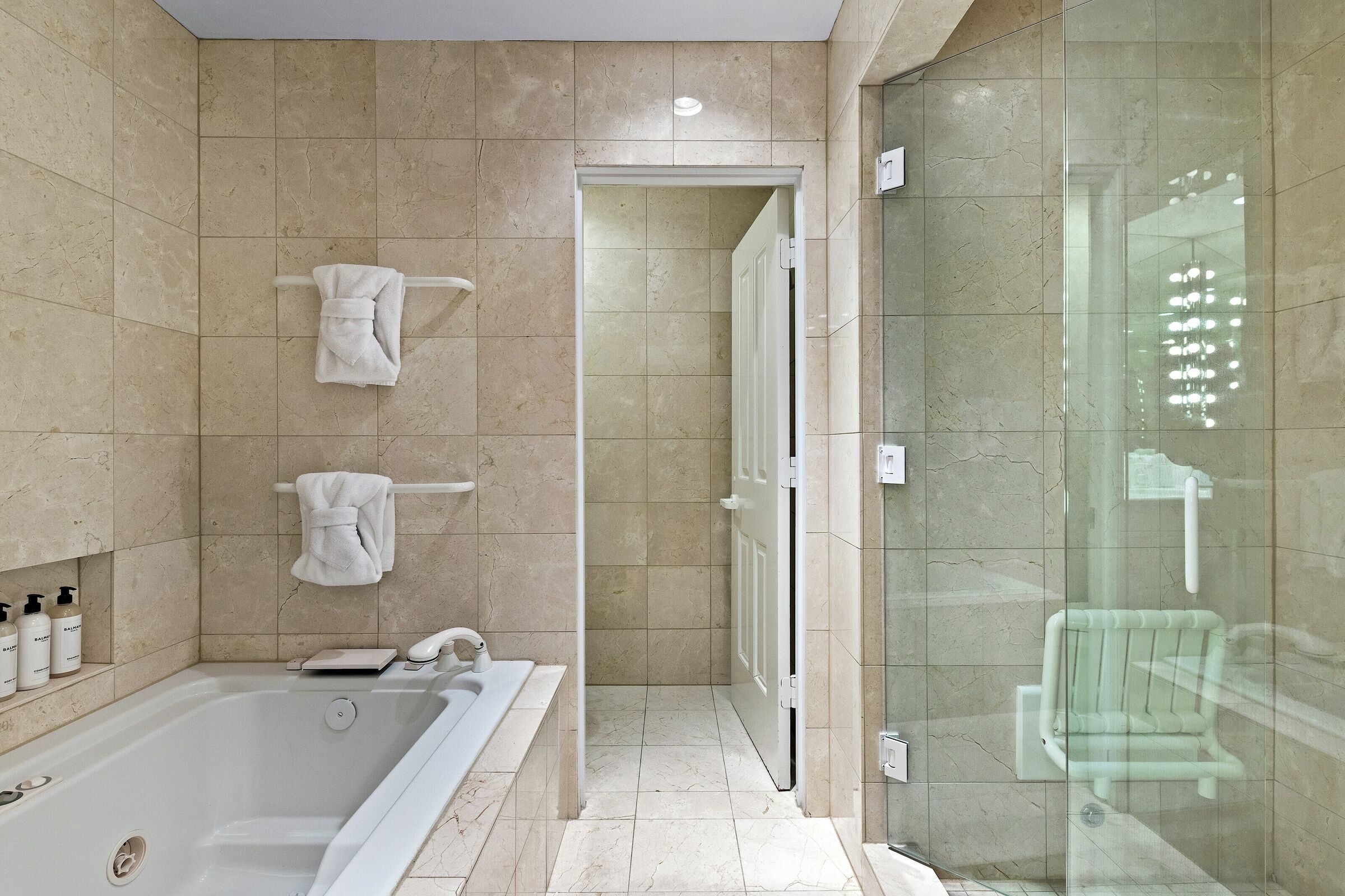 Liftside A41 - Master Ensuite Bathroom