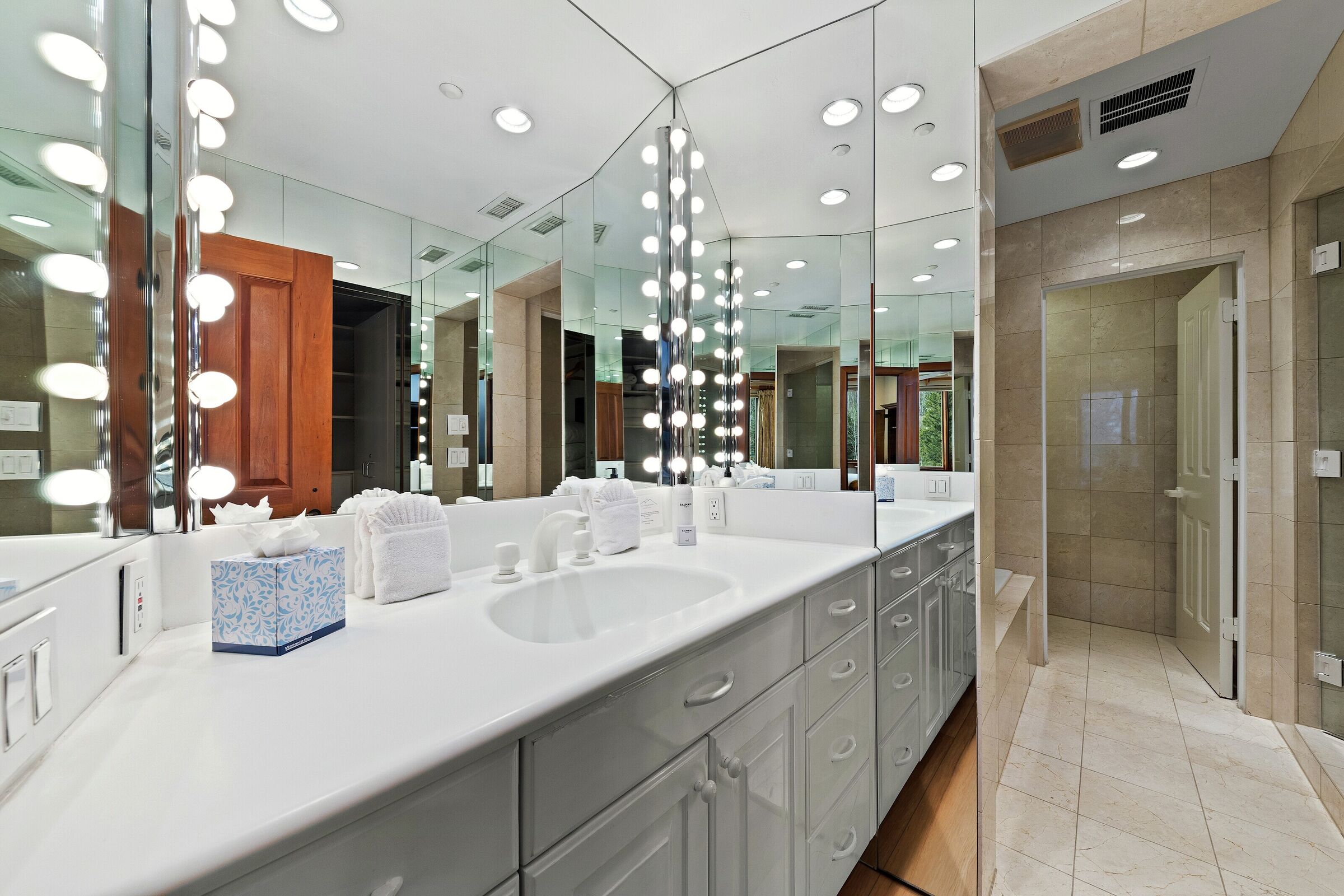 Liftside A41 - Master Ensuite Bathroom