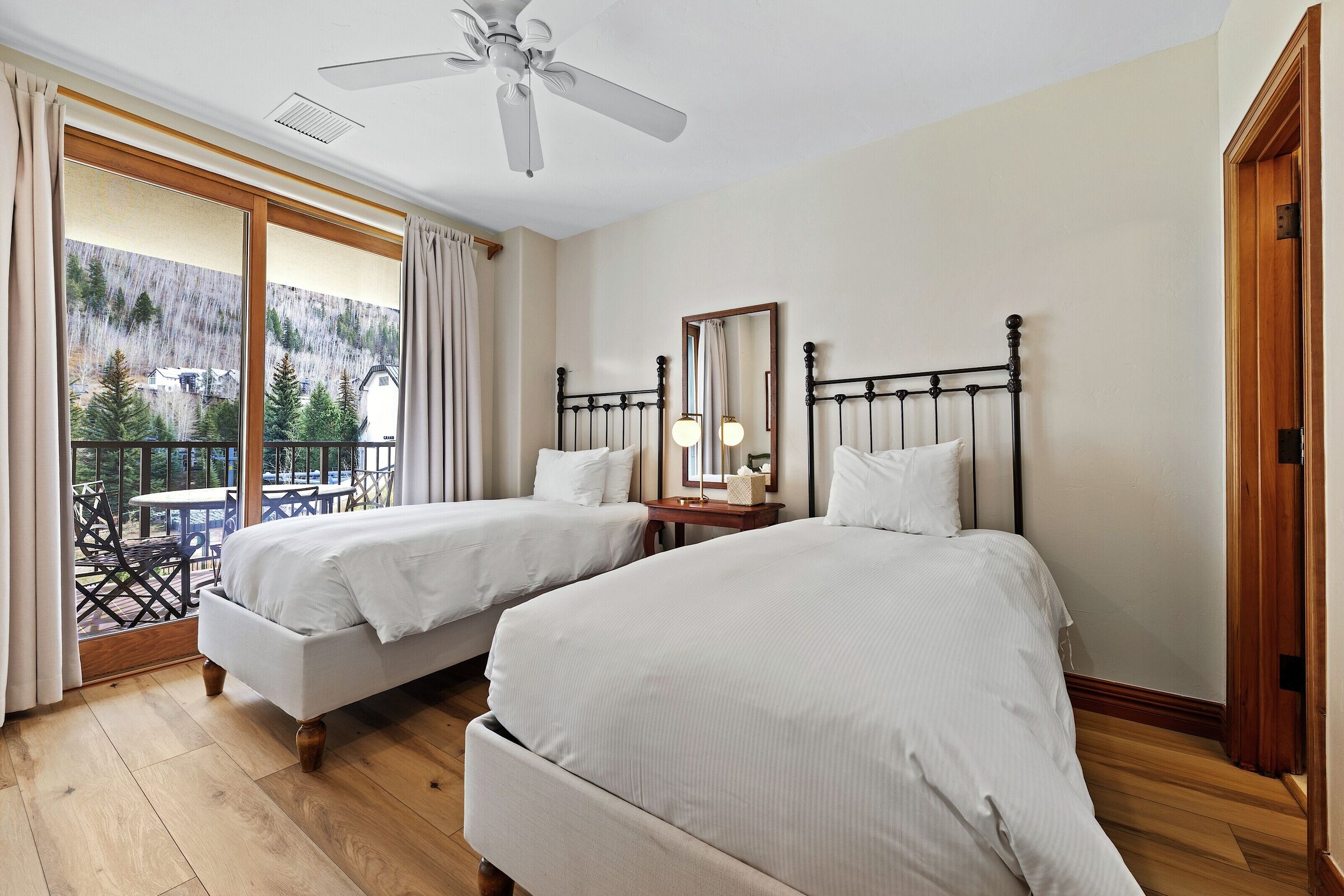 Liftside A41 - Bedroom