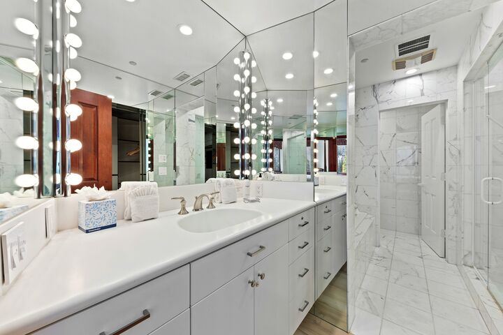 Liftside A51 - Master Ensuite Bathroom