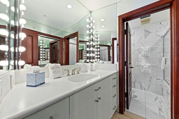 Liftside A51 - Ensuite Bathroom