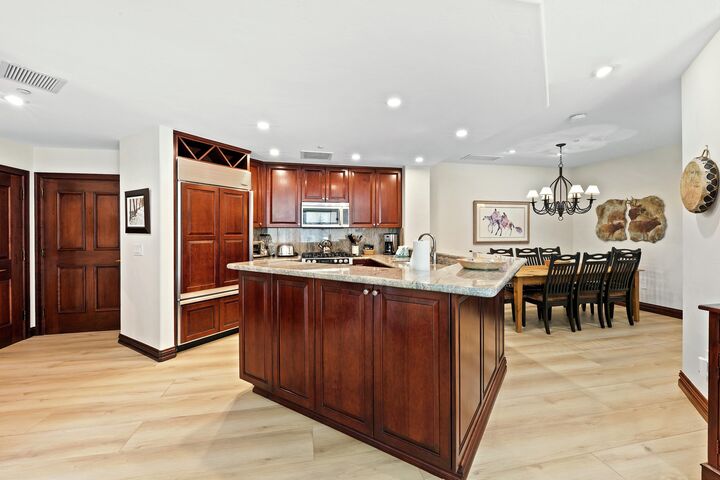 Liftside A51 - Kitchen & Dining Area