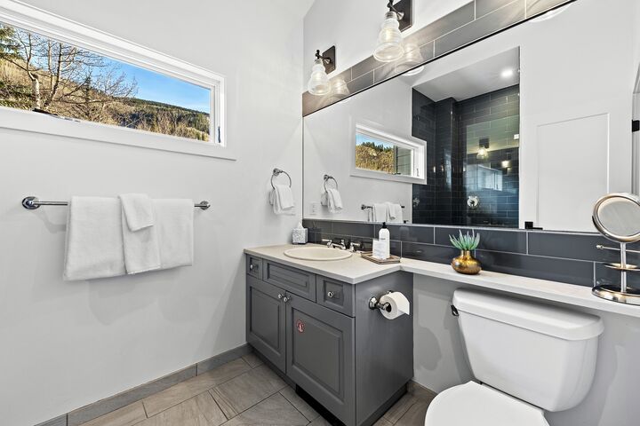 Coldstream 18 - Bathroom