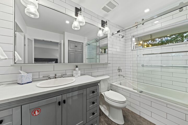 Coldstream 18 - Master Ensuite Bathroom