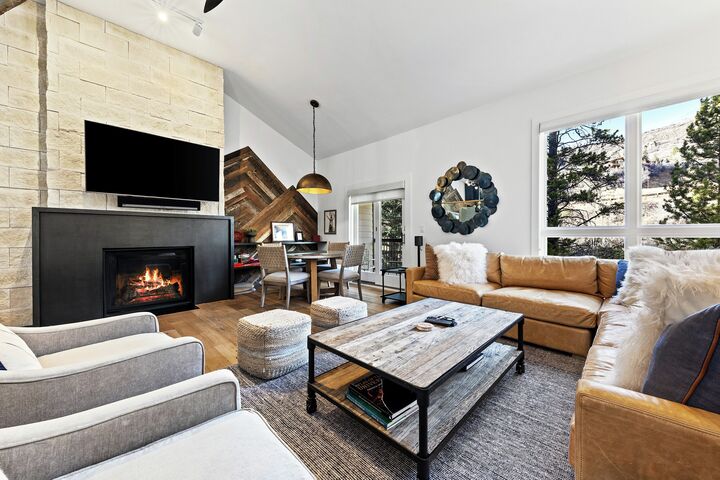 Coldstream 18 - Living Area