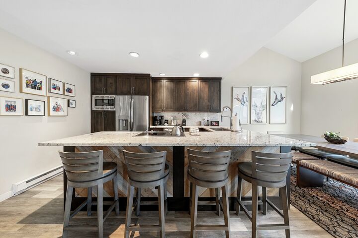 Kitchen & Dining Area