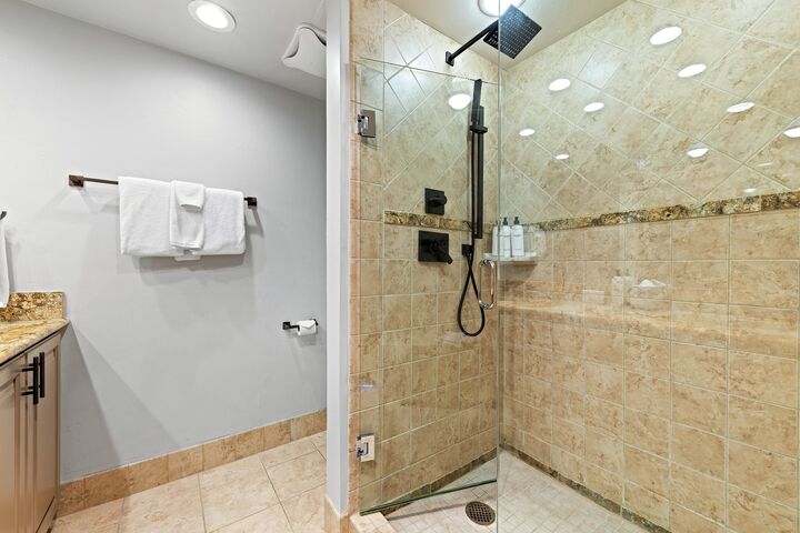 Penthouse 7 - Master Ensuite Bathroom