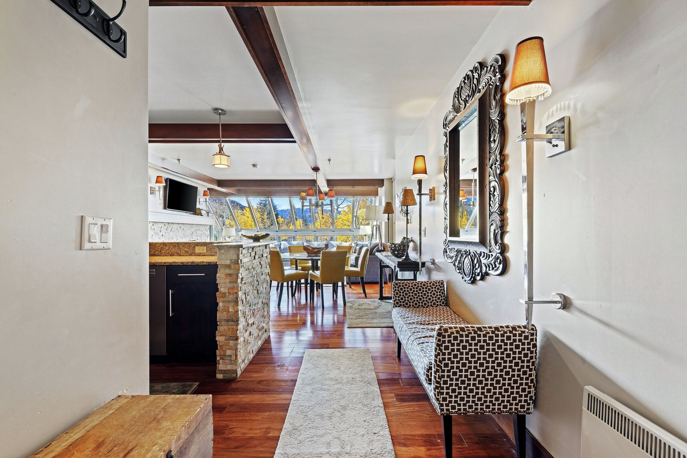 Penthouse 4 - Entryway
