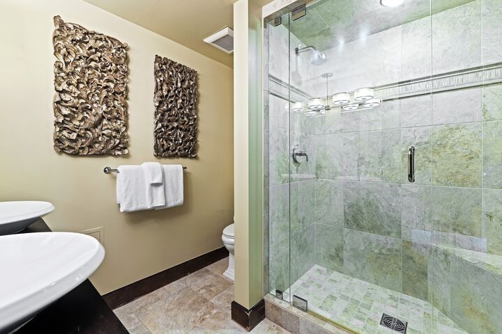 Penthouse 4 - Ensuite Bathroom