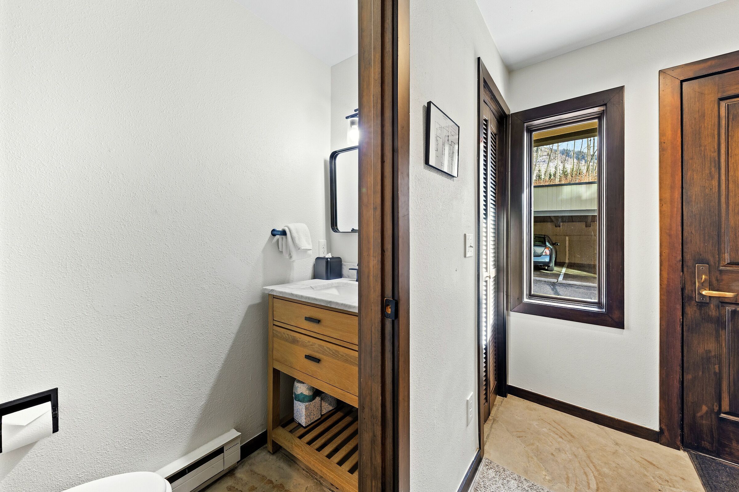 Coldstream 41 - Half Bathroom