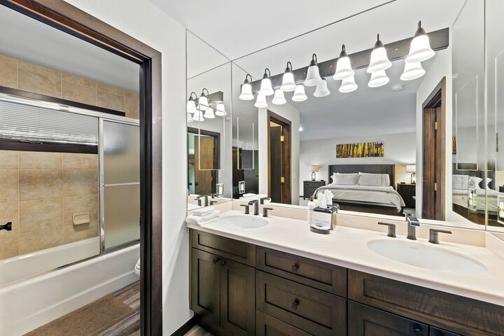 Master Ensuite Bathroom