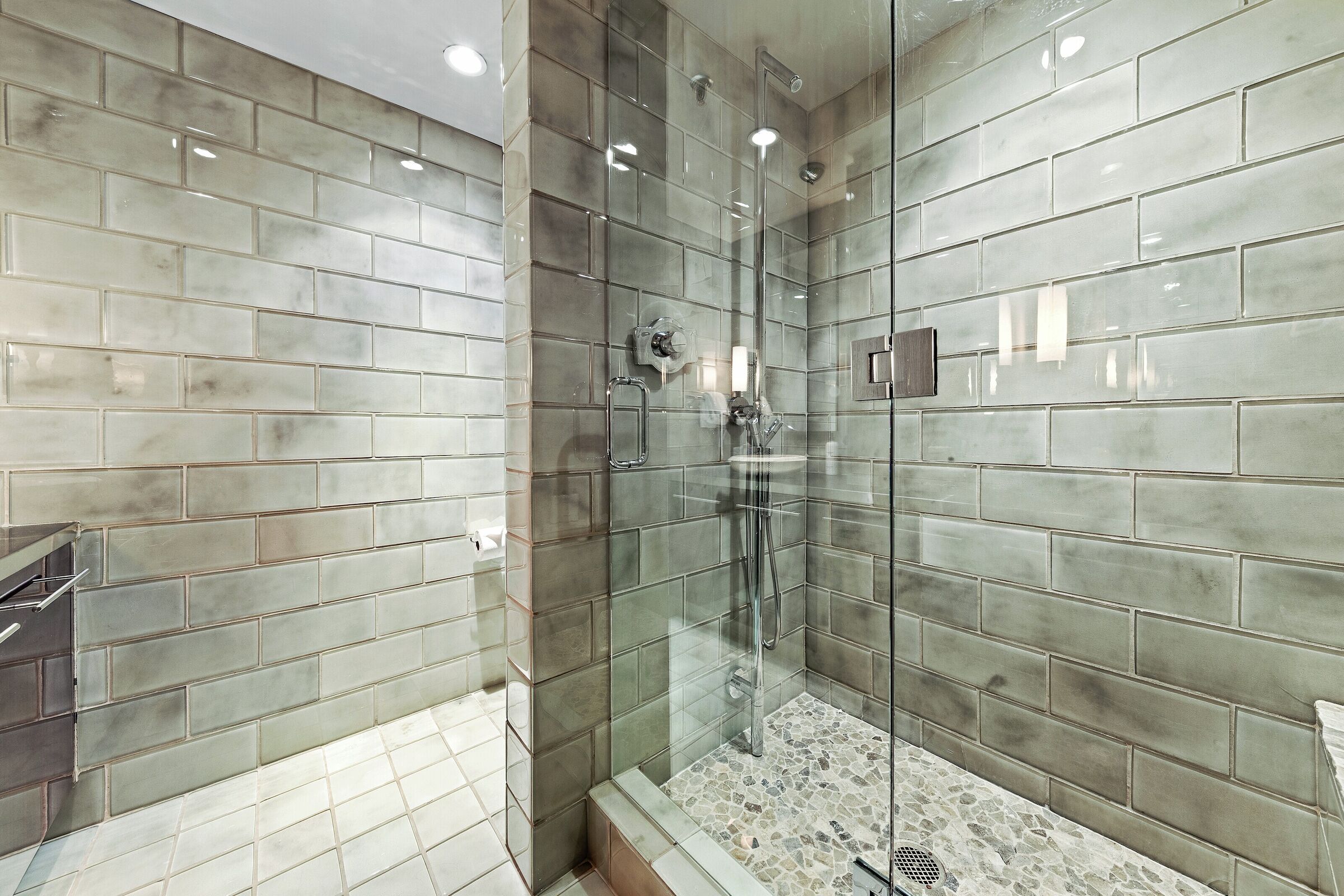 Penthouse 1 - Master Ensuite Bathroom