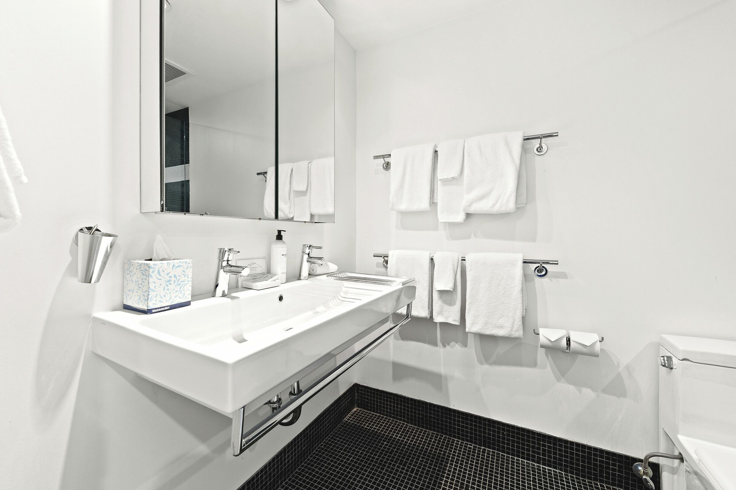 Penthouse 1 - Ensuite Bathroom