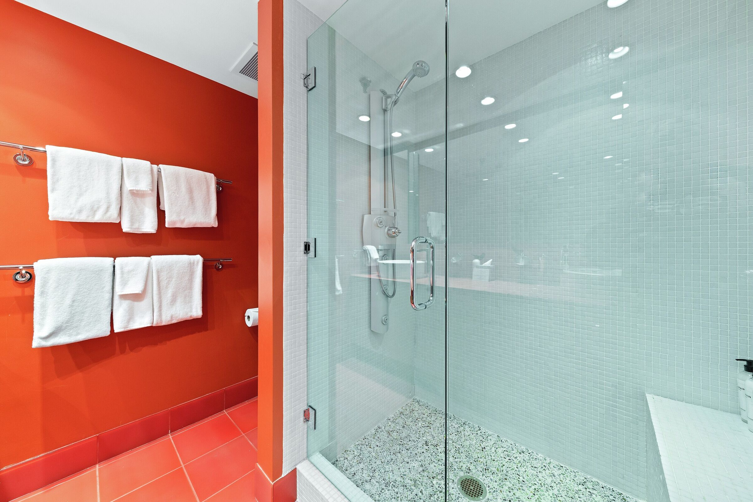 Penthouse 1 - Ensuite Bathroom