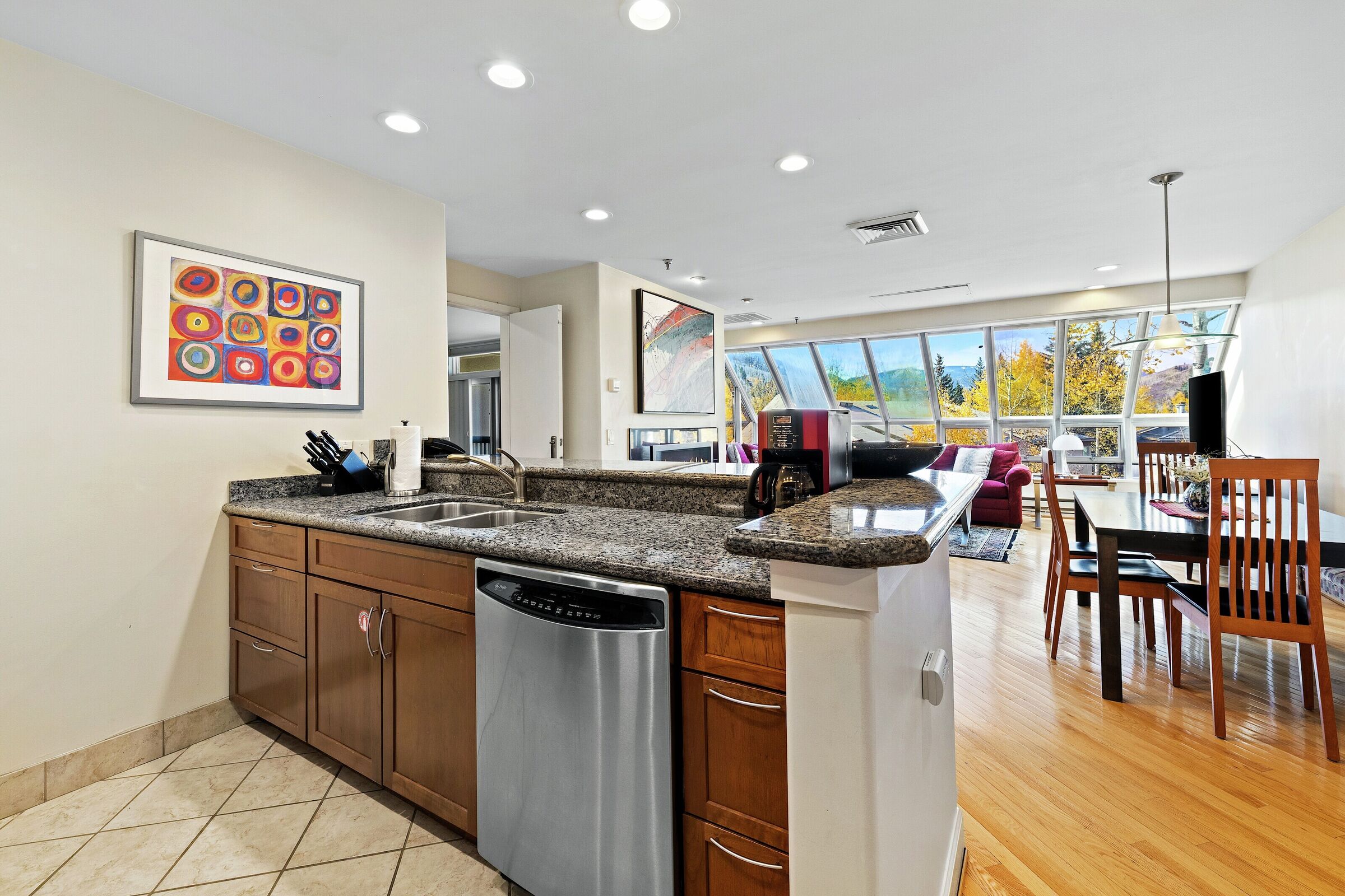 Penthouse 2 - Kitchen & Dining Area