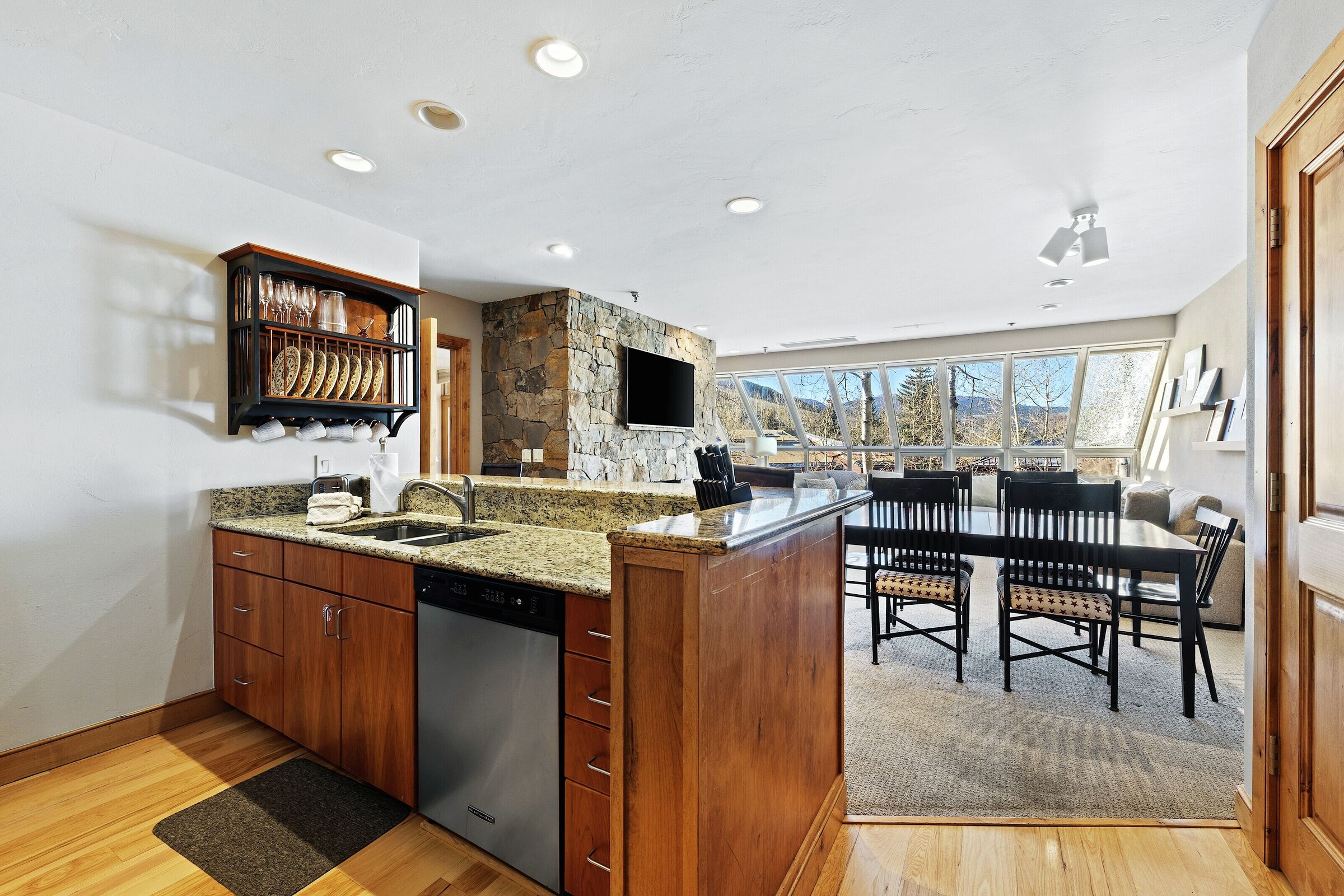 Penthouse 3 - Kitchen & Dining Area