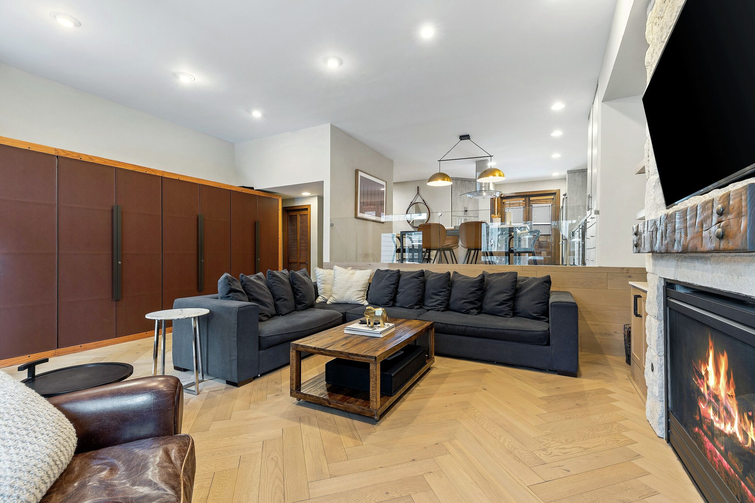 Coldstream 5 - Living Area