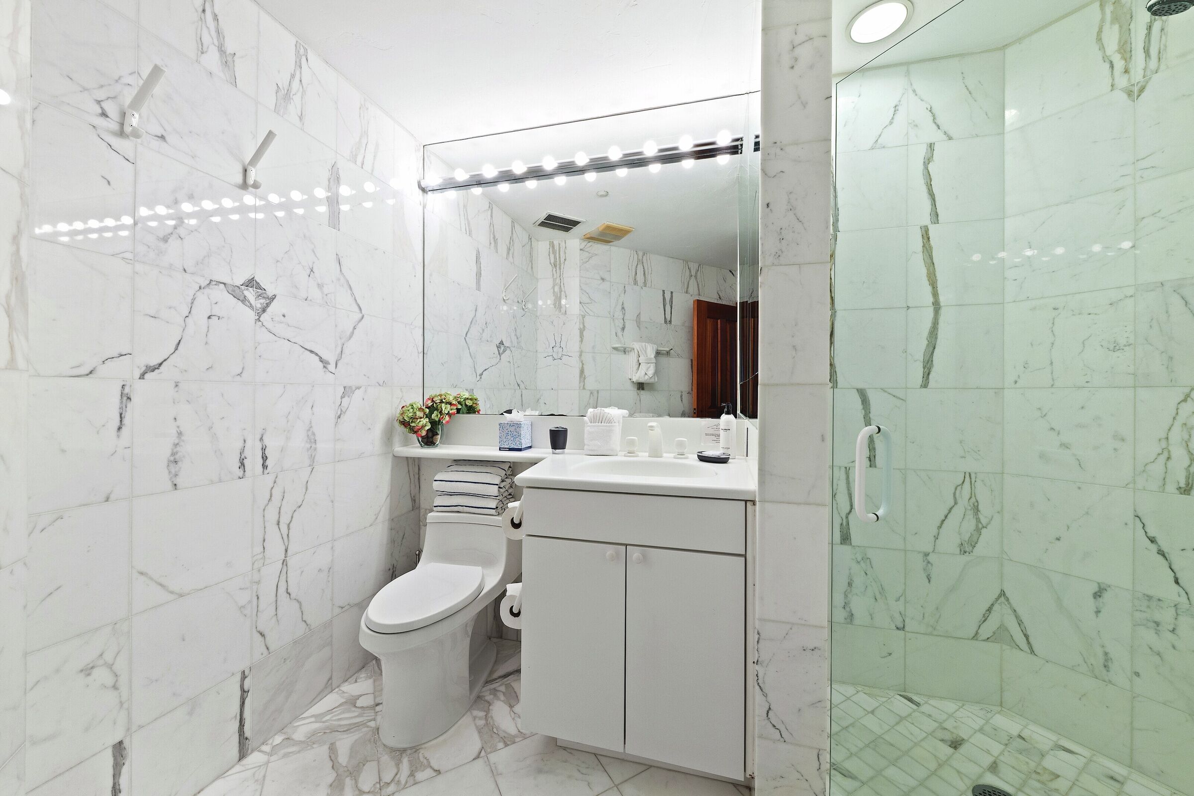Liftside C52 - Ensuite Bathroom