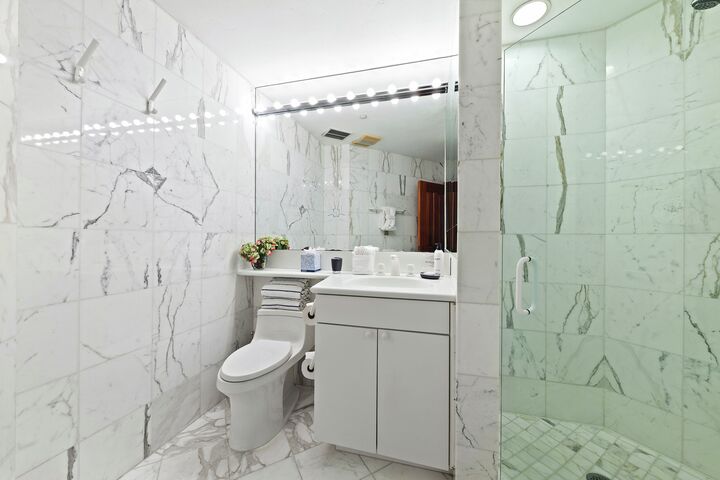 Liftside C52 - Ensuite Bathroom
