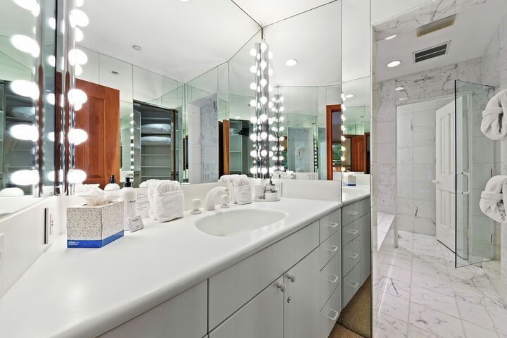 Liftside C52 - Ensuite Bathroom