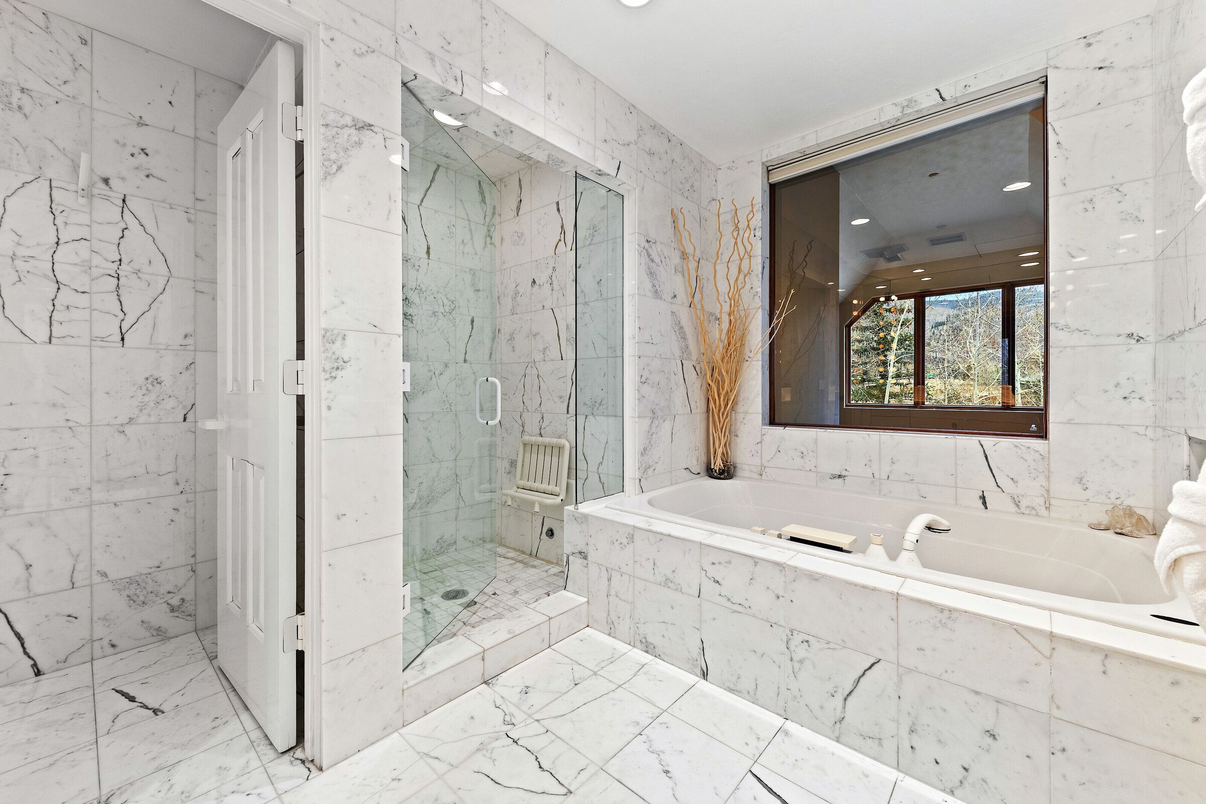 Liftside C52 - Master Ensuite Bathroom