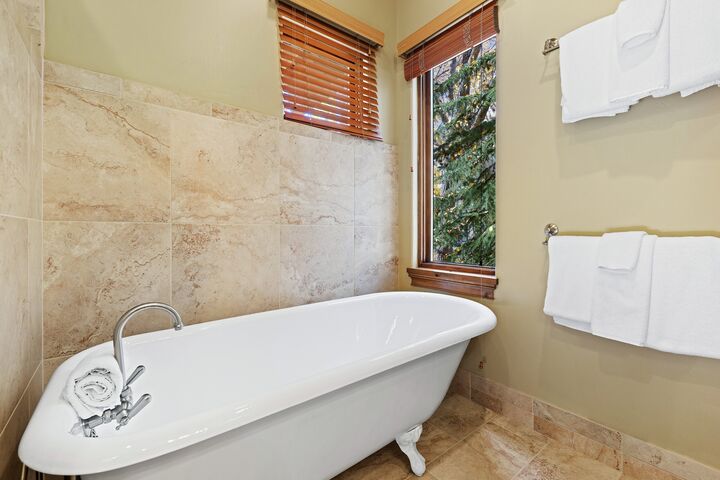 Cascades on Gore Creek 1 - Ensuite Bathroom
