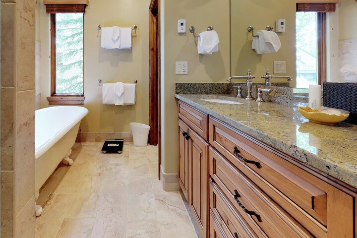 Cascades on Gore Creek 1 - Ensuite Bathroom