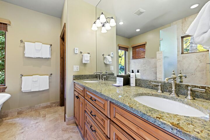 Cascades on Gore Creek 1 - Ensuite Bathroom