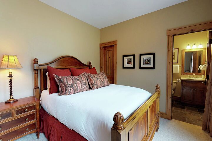 Redwood West - 4 Bdrm HT - Bedroom