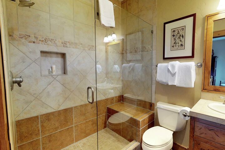 Redwood West - 4 Bdrm HT - Ensuite Bathroom