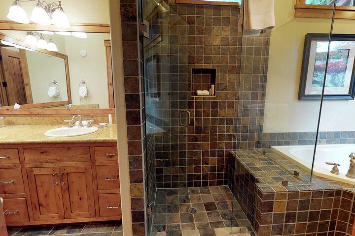 Redwood West - 4 Bdrm HT - Master Ensuite Bathroom