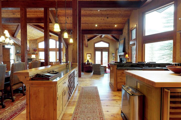 Redwood West - 4 Bdrm HT - Kitchen