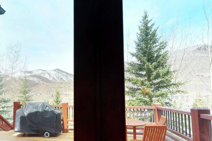 Redwood West - 4 Bdrm HT - Sitting Area View