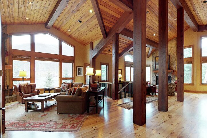 Redwood West - 4 Bdrm HT - Living Area