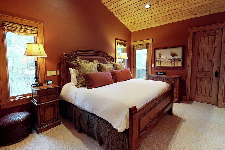 Redwood West - 4 Bdrm HT - Master Bedroom