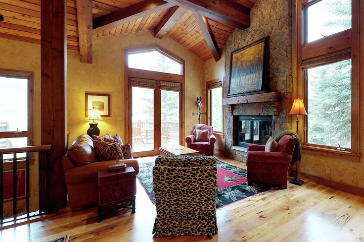 Redwood West - 4 Bdrm HT - Living Area