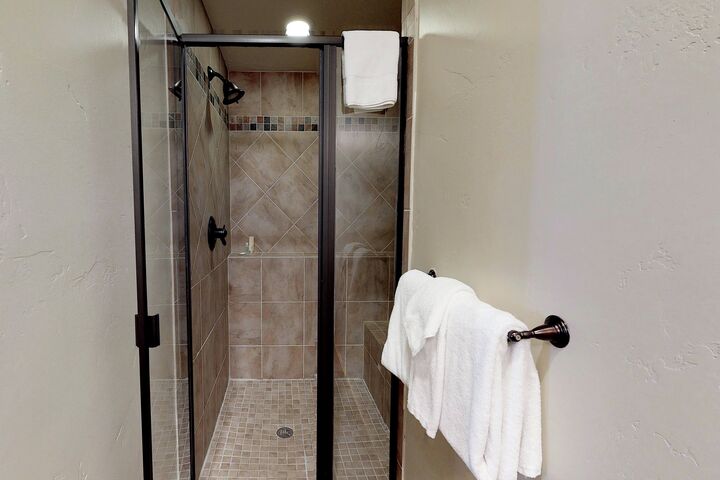Redwood West - 4 Bdrm HT - Ensuite Bathroom